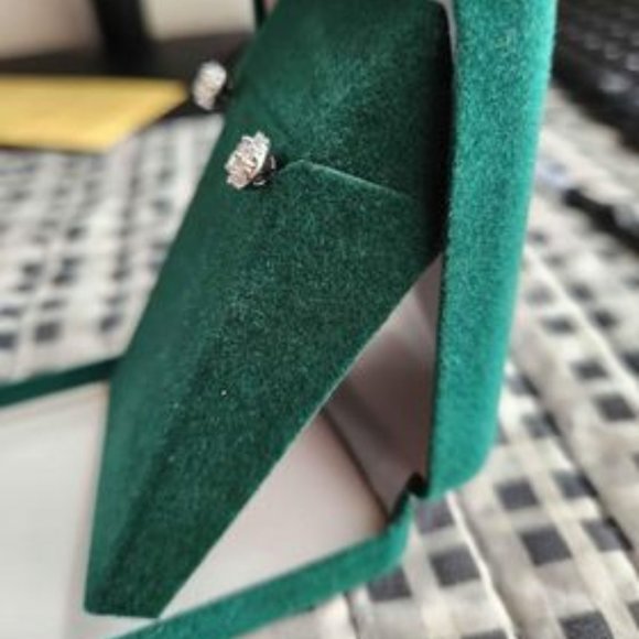 Moisanite. 5 ctw whit gold earrings - Picture 3 of 3